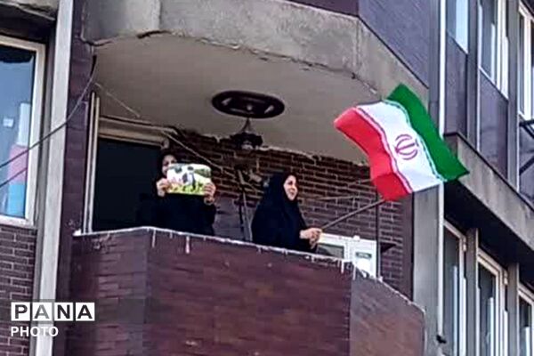خروش نوجوانان در بدرقه رهبر شهید