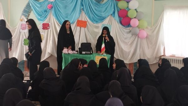 برگزاری مراسم روز دختر در هنرستان خاور عسکری 