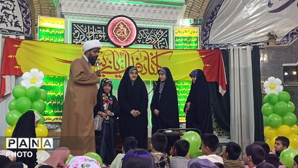 تجلیل از فرزند و برادر شهید شوشتری در مراسم شنبه‌های ام‌البنین(س) مسجد المنتظر قاسم‌آباد