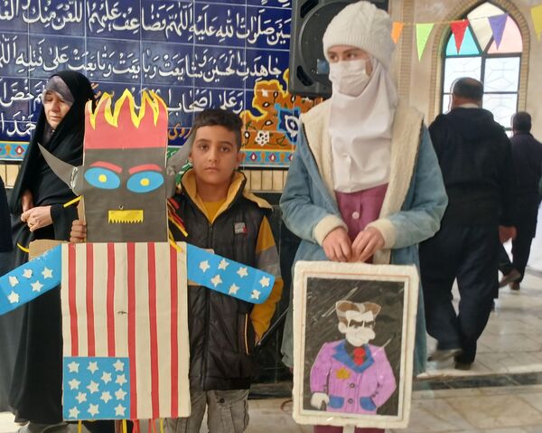 حضور پرشکوه مردم حماسه ساز بن در راهپپیمایی ۲۲ بهمن