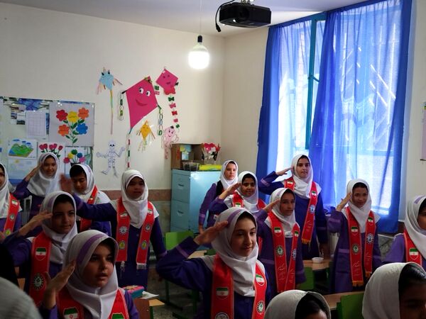 بازدید ارزیاب کشوری سازمان دانش‌آموزی در مدارس تمام پیشتاز شهرستان فاروج