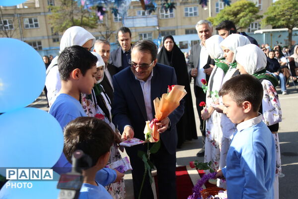 آیین استانی جشن شکوفه ها در دبستان حافظ ناحیه یک اردبیل 