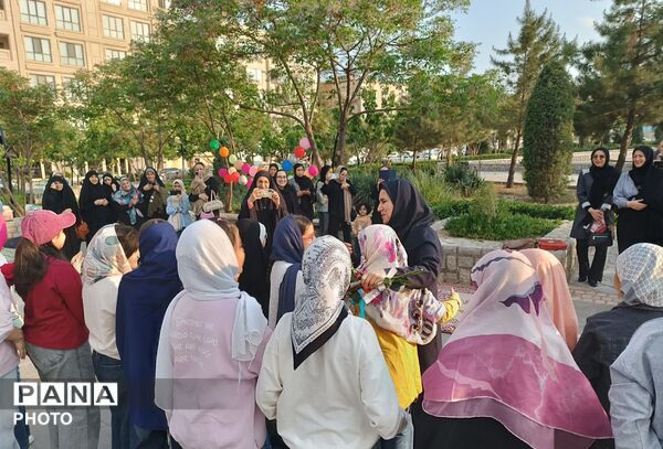 وقتی پارک وفا رنگ‌وبوی روز معلم گرفت