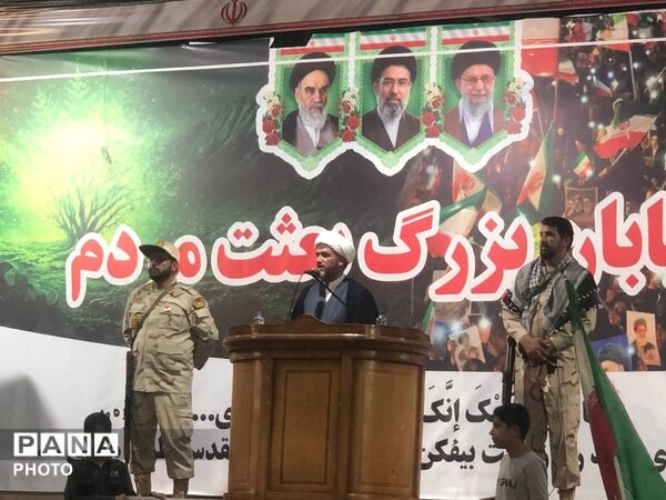 از تجمع تا ایستادگی؛ حضور مردم در چهارراه بعثت برای دفاع از ایران