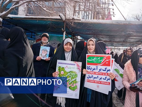 راهپیمایی ۲۲ بهمن در مشهد با حضور فرمانده واحدهای حوزه ۱۹ بسیج دانش‌آموزی منطقه تبادکان