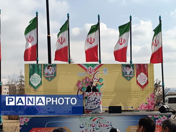 حضور دانش‌آموزان در راهپیمایی ۲۲ بهمن شهرستان پردیس 