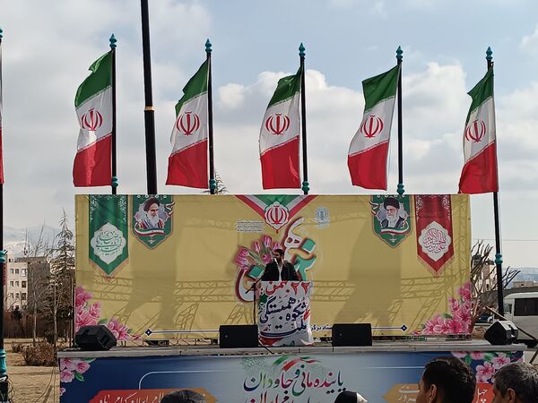 حضور دانش‌آموزان در راهپیمایی ۲۲ بهمن شهرستان پردیس 