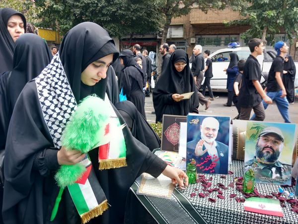 استقبال دلدادگان اباعبدالله الحسین (ع) از پیاده روی جاماندگان اربعین حسینی‌