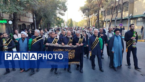 قافله پیاده‌روی و عزاداری خادمیان رضوی و هیات‌های مذهبی اصفهان