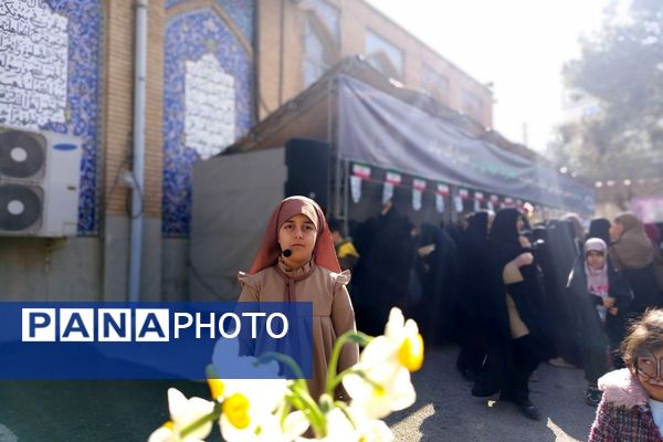 حرکت مردم رباط‌کریم به سوی نماز جمعه