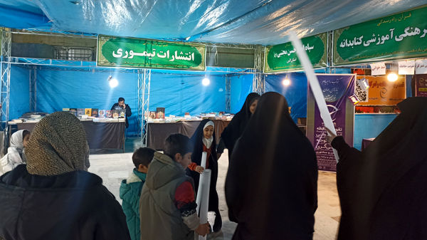 دومین روز از نمایشگاه قرآن و درخشش نور وحی در مصلی کرج