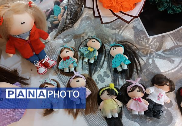 برپایی بازارچه کسب و کار دانش‌آموزی مدرسه توسلی بهاباد