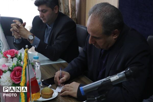 تجلیل از دانش‌آموز خبرنگاران پانا در آیین گرامیداشت روز خبرنگار