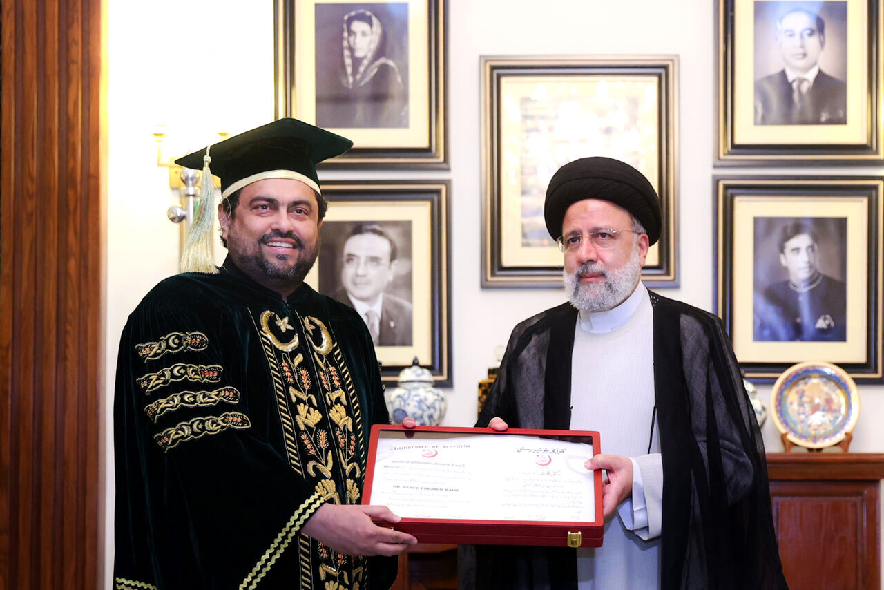 اعطاء دکتری افتخاری دانشگاه کراچی به آیت‌الله رئیسی
