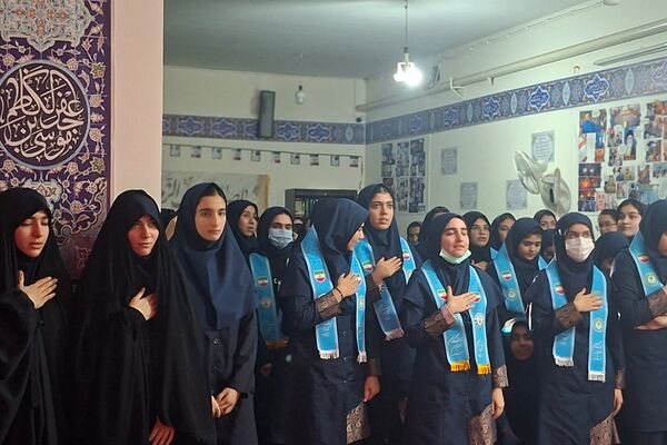 شکوه انقلاب در جشن باشکوه دهه فجر مدرسه نمونه دولتی ارشاد قرچک