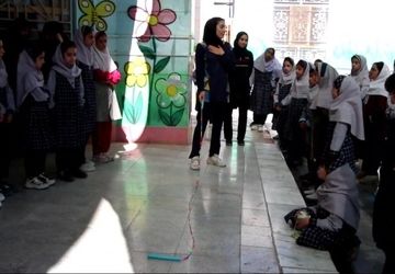 طرح مهارت آموزی رشته طناب‌زنی در مدارس زاهدان اجرا شد