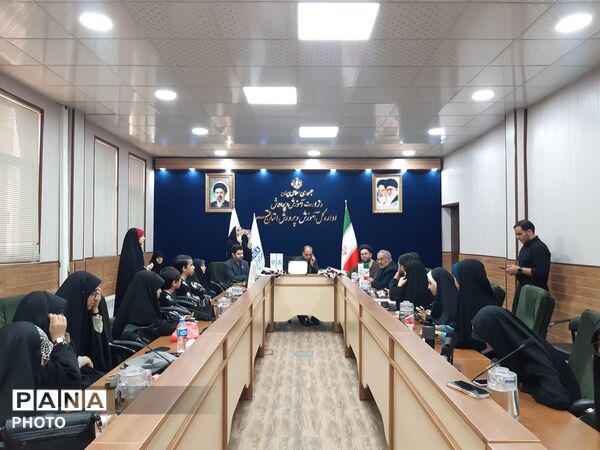 نشست صمیمی خبرنگاران پانا با مدیرکل آموزش و پرورش قم