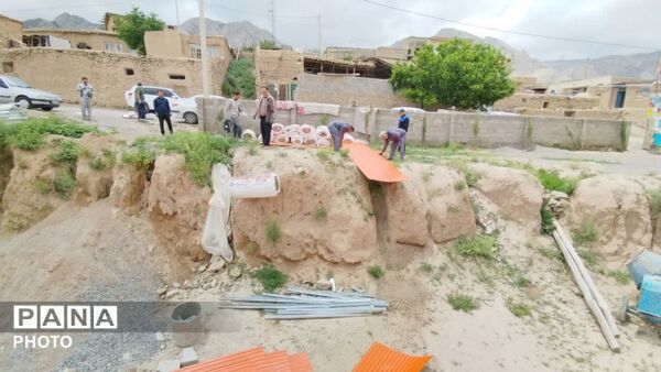 عملیات نصب سقف آموزشگاه های شهرستان مرزی کلات 