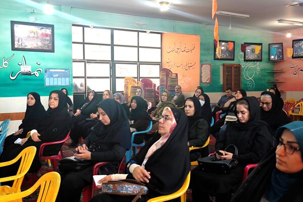 برگزاری جلسه آموزش خانواده در دبیرستان شاهد شهید قاسم سلیمانی