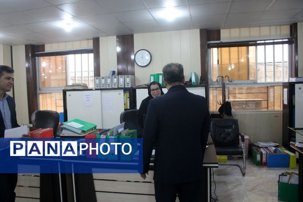 بازدید سرزده نوروزی مدیرکل آموزش و پرورش استان بوشهر از دوایر مختلف اداره‌کل