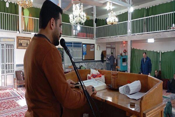 قرائت سوره فتح در مسجد جامع شهر بار