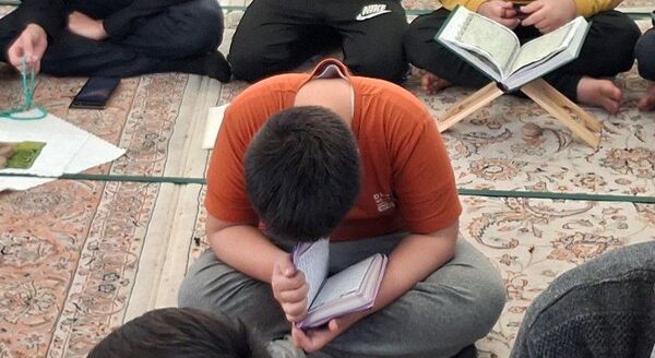 محفل قرآنی معتکفین مسجد جامع کاشمر