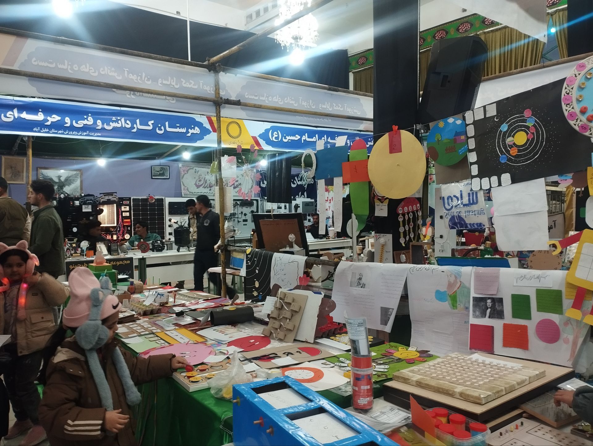 نمایشگاه پژوهش و فناوری به مناسبت هفته پژوهش در خلیل آباد
