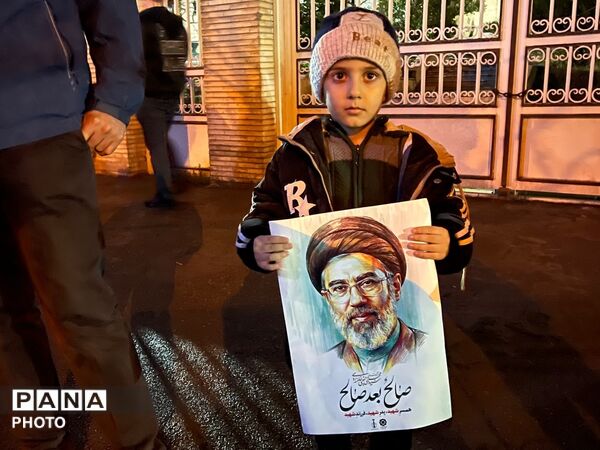 مردم کرج بعد از آغاز سال نو باسیلی از جمعیت حضور‌خود را نشان دادند 