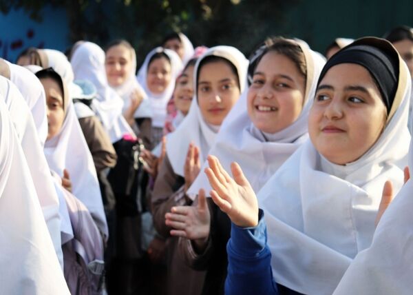 صبحگاهی غرق در علم و شادمانی در آموزشگاه جمهوری اسلامی ناحیه یک شهرستان بهارستان 