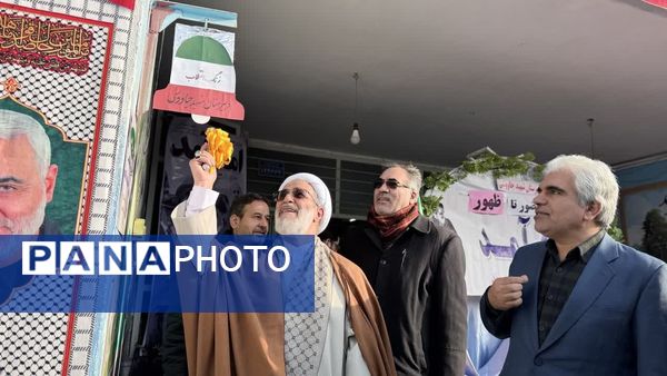 نواخته شدن زنگ انقلاب در مدارس شهرستان مرند
