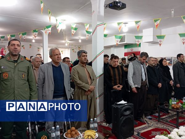 نواختن زنگ انقلاب در مدرسه قادر خانزاده شهرستان بانه