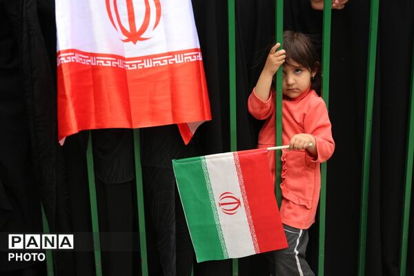 آیین تشییع 12 شهید حملات هوایی در قم