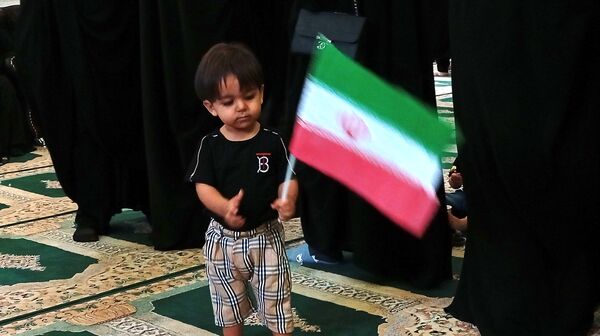عزاداری دختران فاطمی شهر بن با محوریت حمایت از رهبری 