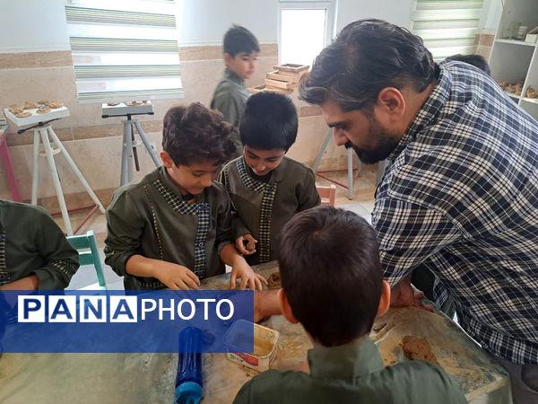 بازدید دانش‌آموزان مدرسه شهدای غزه (1) قم از نمایشگاه تاکسیدرمی کانون پردیسان