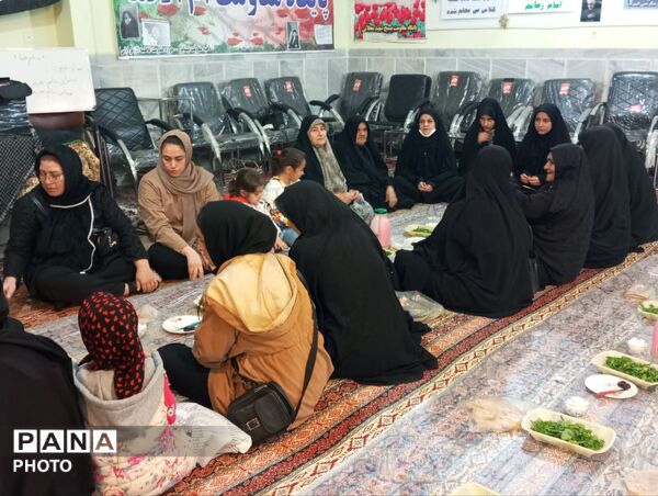 اقامه نماز جماعت همراه با افطاری در مسجد ابوالفضلی نیشابور 