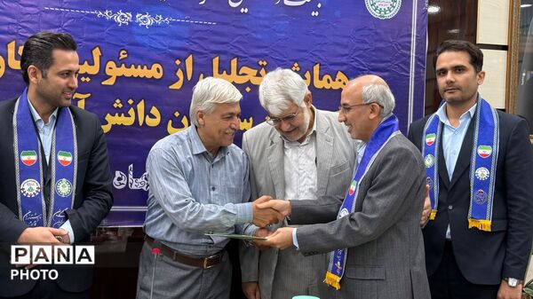 تجلیل از مسئولان، کارشناسان و پیشکسوتان سازمان دانش‌آموزی استان بوشهر