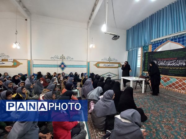 برپایی چایخانه حضرت فاطمه(س) در دبیرستان امجدی یک