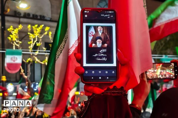 میدان هفت‌تیر بهارستان دو میزبان راهپیمایی شبانه مردم و فرهنگیان