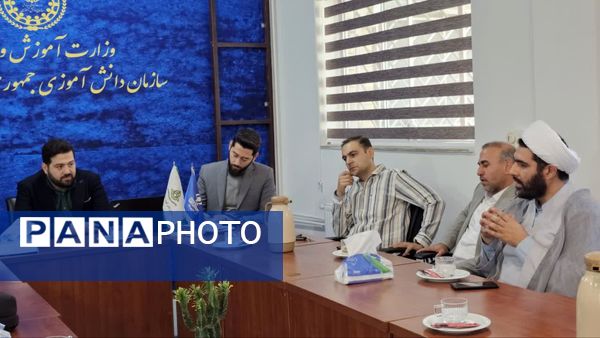 جلسه هم‌اندیشی رئیس سازمان دانش‌آموزی استان با مدیران مدرسه