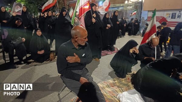 نهمین شب از مراسم عزاداری امام حسین همراه با هئیت زنجیر زنی در حسینیه امام خمینی