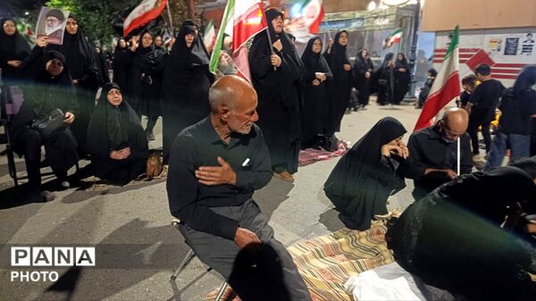 نهمین شب از مراسم عزاداری امام حسین همراه با هئیت زنجیر زنی در حسینیه امام خمینی