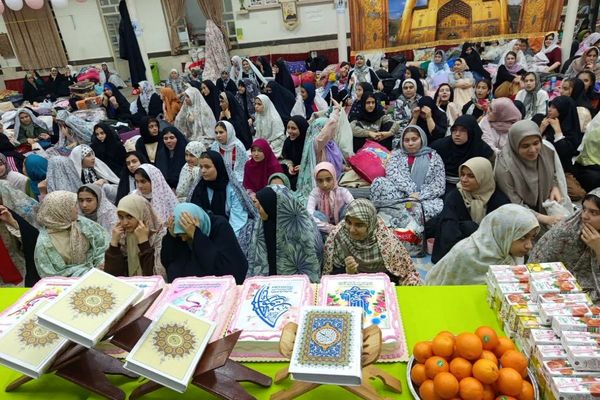 اعتکاف دانش‌آموزی رباط‌کریم با پرچم‌گردانی حضرت ابوالفضل(ع)