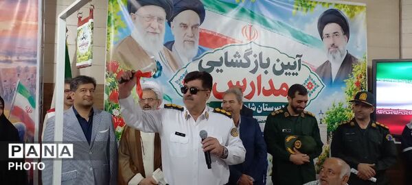 نواخته شدن آیین زنگ مهر و مقاومت  در دبیرستان پسرانه شاهد فاضل فلاورجان