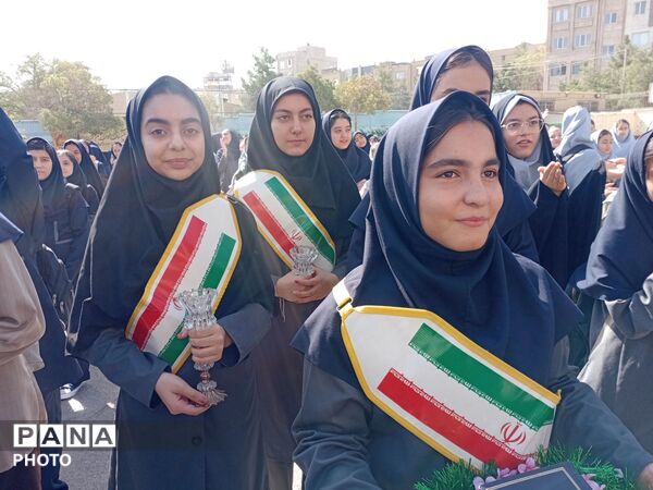 برگزاری جشن جوانه ها در دبیرستان سرآمدصدیقه (س)