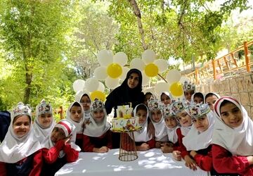 جشن الفبای دانش‌آموزان مدرسه توحید در پارک پیرخوشدر کلاته رودبار