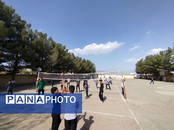 المپیاد درون مدرسه‌ای در مدرسه شهید اسکندری کاشمر