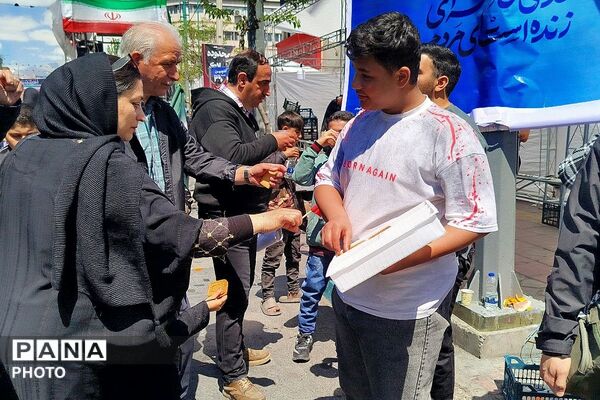 حضور اقشار مختلف مردم تهران در اربعین رهبر شهید انقلاب اسلامی 