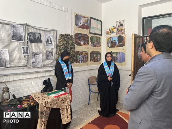 گشایش نمایشگاه مدرسه انقلاب در هنرستان عالمه باخرز