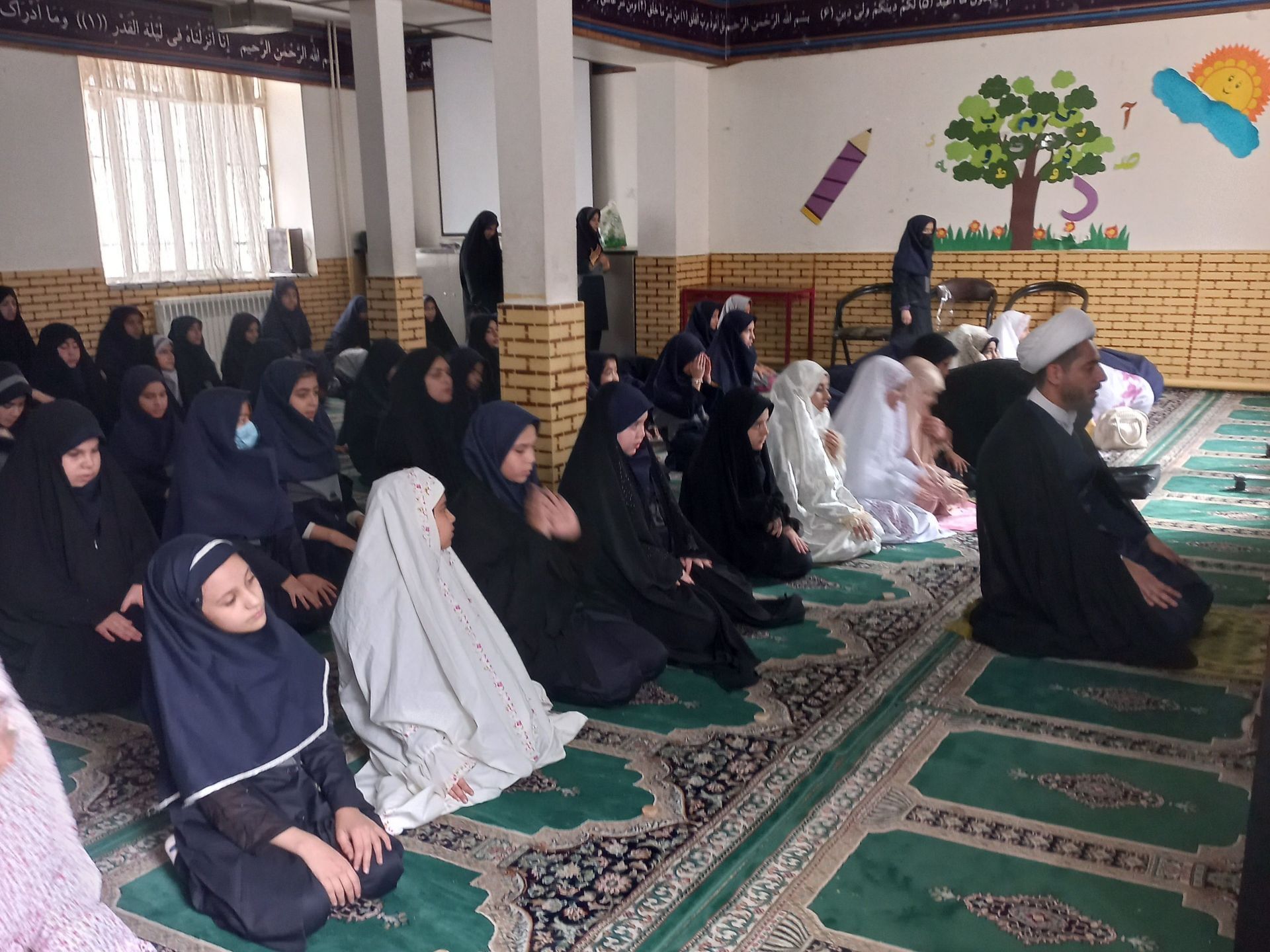 زنگ نیایش همراه با بهار علم و دانش در مدرسه شهید جواهری دو