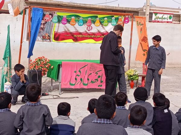 جشن نیمه شعبان و فجر انقلاب در آموزشگاه سلمان فارسی ابرکوه